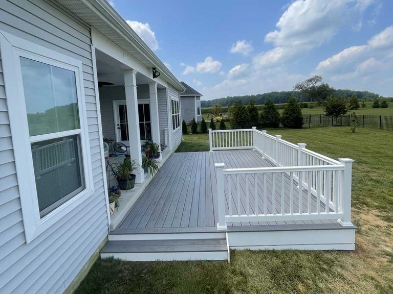 Ground level deck with white vinyl rail